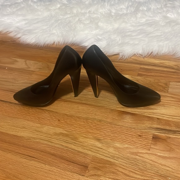 Roberto Cavalli black pumps with gold heel accent - Picture 4 of 11